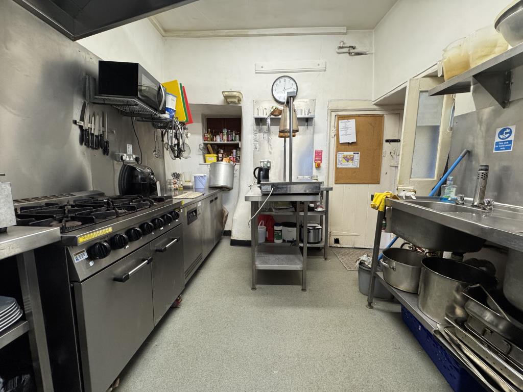 Lot: 115 - PUBLIC HOUSE WITH GUEST ACCOMMODATION - Kitchens